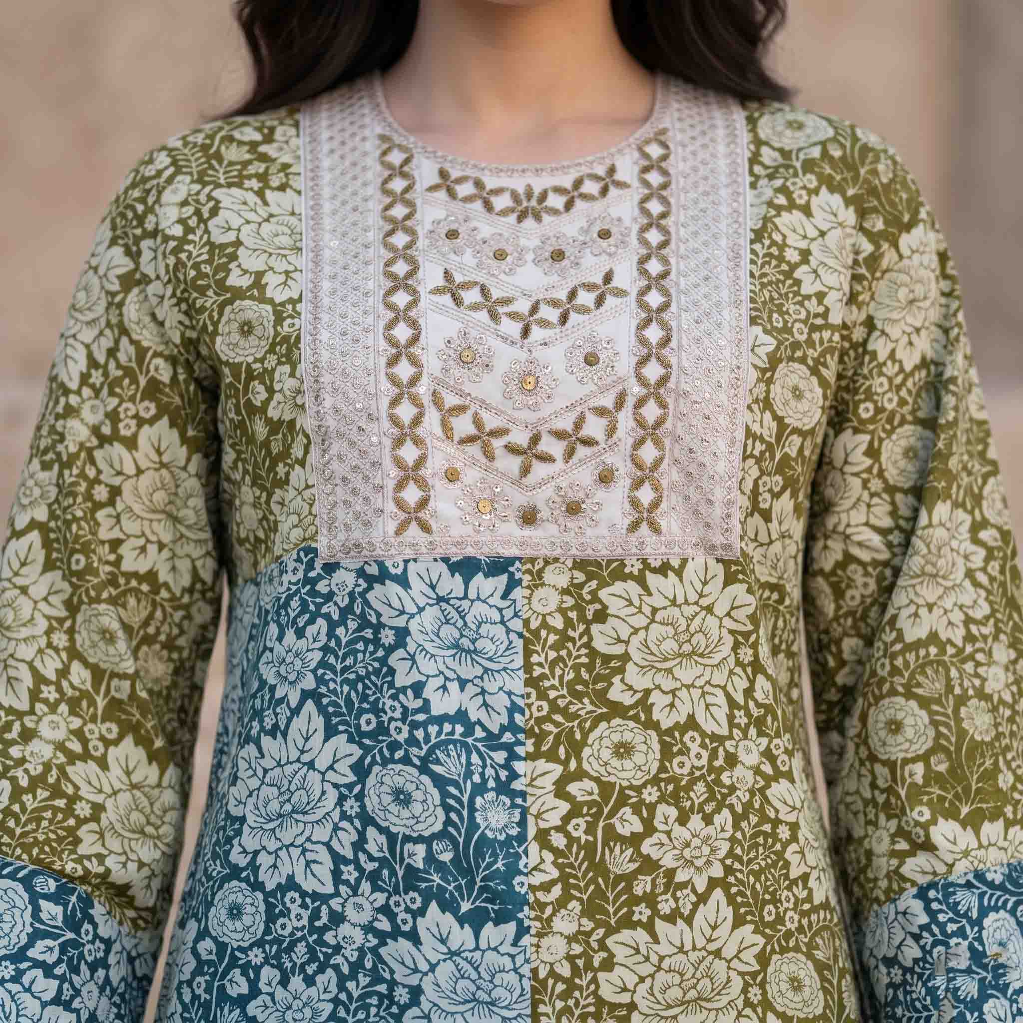 Rose Bloom Print & Embroidered Neck Women Darra - Blue & Green